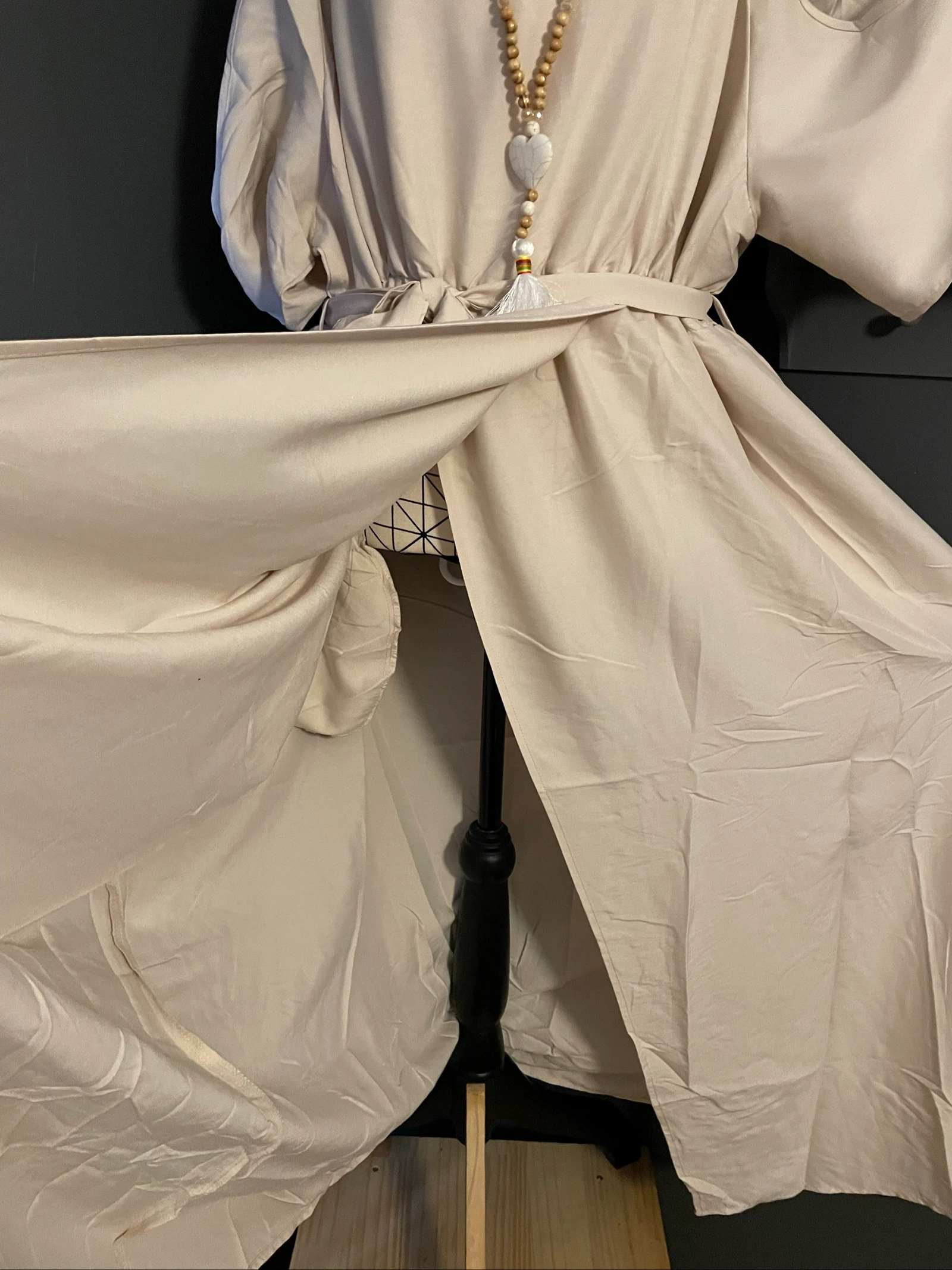 💖 vestido bege creme envelope com cinto tamanho grande 54 fluido elegante com bolsos 💖 – photo 2